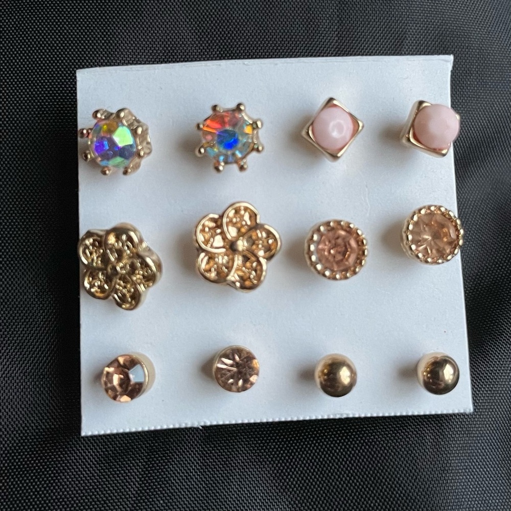 6 pairs of stud earrings crystal flowers new gold tone